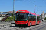 Volvo Hybridbus 219, auf der Linie 10, �berquert am 20.04.2026 die Kornhausbr�cke.