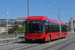 Volvo Hybridbus 214, auf der Linie 10, �berquert am 20.04.2026 die Kornhausbr�cke. Aufnahme Bern.