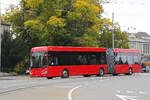Irizar Elektrobus 244, auf der Linie 19, f�hrt am 16.10.2025 zur Haltestelle am Helvetiaplatz. Aufnahme Bern.