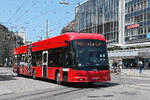 Hess Elektrobus 205, auf der Linie 17, f�hrt am 15.06.2026 zur Haltestelle beim Bahnhof Bern.