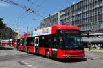 Hess Trolleybus 22, auf der Linie 12, f�hrt am 15.06.2026 zur Haltestelle beim Bahnhof Bern.