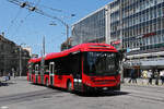 Volvo Hybridbus 230, auf der Linie 10, f�hrt am 15.06.2026 zur Haltestelle beim Bahnhof Bern.