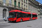 Volvo Hybridbus 216, auf der Linie 10, bedient am 15.06.2026 die Haltestelle beim Bundesplatz. Aufnahme Bern