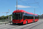Volvo Hybridbus 223, auf der Linie 10, �berquert am 15.06.2026 die Kornhausbr�cke. Aufnahme Bern.