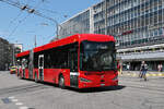 Irizar Elektrobus 251, auf der Linie 19, f�hrt am 15.06.2026 zur Haltestelle beim Bahnhof Bern.