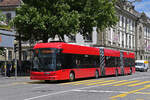 Hess Doppelgelenk Trolleybus 52, auf der Linie 20, �berquert am 15.06.2026 den Bubenbergplatz Richtung Haltestelle Schanzenstrasse. Aufnahme Bern.
