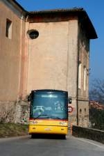 Nachdem die Engstelle an der Pfarrkirche San Giorgio in Carona passiert es geht es zur Endstation Carona-Post.