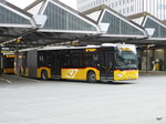 Postauto - Mercedes Citaro  BE 639516 unterwegs auf der Linie 102 bei der wegfahrt von den Postautohaltestellen auf dem Dach des Bahnhofs Bern am 21.06.2016