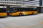 Ein IVECO-Irisbus Crossway von PostAuto, hält am am 21.7.2016, an der Haltestelle Chur, Bahnhofplatz.
