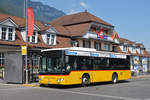 Mercedes Citaro der Post, auf der Linie 104, bedient die Haltestelle beim Bahnhof Interlaken Ost.