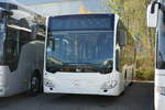 Weisser MB C2 K mit PostAuto Inneneinrichtung am 13.10.18 bei Evobus in Kloten abgestellt.