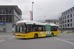 Volvo Hybrid Bus der Post, auf der Linie 102, fährt zur Haltestelle beim Bahnhof Interlaken Ost.