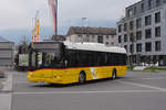 Solaris Bus Bus der Post, auf der Linie 102, fährt zur Haltestelle beim Bahnhof Interlaken Ost.