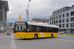 Solaris Bus Bus der Post, auf der Linie 102, fährt zur Haltestelle beim Bahnhof Interlaken Ost.