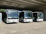Drei neue MB C2 G Ü hybrid '11736', '11740' und '11737' für die PostAuto Regie Delemont am 1.10.21 bei Interbus in Kerzers.