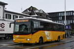 Iris Bus der Post, auf der Linie 12, wartet am 18.01.2023 an der Haltestelle beim Bahnhof Solothurn.