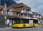 Solaris Bus der Post, auf der Linie 102, wartet am 08.04.2023 an der Haltestelle beim Bahnhof Interlaken Ost.