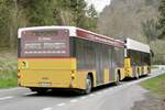 Heckansicht des HESS BusZug '10247'  BE 474 560  Regie Stechelberg mit Anhänger '5501' Regie Laupen am 23.4.23 bei Zweilütschinen.