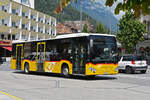 Mercedes Citaro der Post, auf der Linie 60, fährt am 03.07.2023 zur Haltestelle beim Bahnhof Interlaken West.