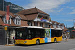 Mercedes Citaro der Post, auf der Linie 102, wartet am 31.07.2023 an der Haltestelle beim Bahnhof Interlaken Ost.