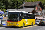 IVECO Bus der Post fährt am 01.10.2023 als Dienstfahrt zur Haltestelle beim Bahnhof Brienz.