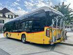 Heckansicht des MB eCitaro '12128'  BE 610 539  der Postauto Regie Interlaken am 3.6.25 beim Bahnhof Interlaken West.