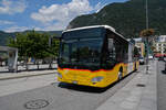 Mercedes Citaro der Post, auf der Linie 103, fährt am 30.06.2025 zur Haltestelle beim Bahnhof Interlaken West.