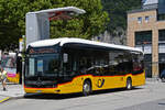 Mercedes eCitaro der Post, auf der Linie 105, wartet am 30.06.2025 an der Haltestelle beim Bahnhof Interlaken West.