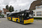 Solaris Bus der Post, auf der Linie 86, fährt am 01.09.2025 zur Haltestelle beim Bahnhof Rheinfelden.