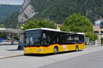 Mercedes Citaro der Post, auf der Linie 60, wartet am 30.06.2025 an der Haltestelle beim Bahnhof Interlaken West.