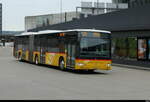 Postauto - Mercedes Citaro  ZH 780688 bei der zufahrt zu den Haltestellen im Flughafenareal am 12.10.2025