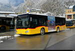Postauto - Mercedes Citaro BE 610531 bei den Haltestellen vor dem Bahnhof Interlaken West am 22.11.2025
