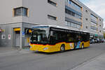 Mercedes Citaro der Post, auf der Linie 67, verlässt am 13.10.2025 die Haltestelle beim Bahnhof Dornach.