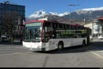Postauto / Ortsbus Sion - Mercedes Citaro  Nr.64  VS  12674 bei der Zufahrt zu den Bushaltestellen vor dem Bahnhof in Sion unterwegs auf der Linie 411 am 29.12.2025