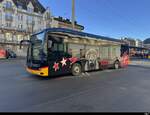 Ortsbus Brig / Postauto - Mercedes e Citaro VS 581437 unterwegs vor dem Bahnhof in Brig am 29.12.2025
