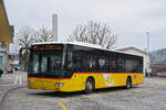 Mercedes Citaro der Post, auf der Linie 135, wartet am 09.02.2026 beim Bahnhof Frick.