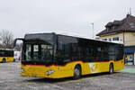 Mercedes Citaro der Post, auf der Linie 134, wartet am 09.02.2026 beim Bahnhof Frick.