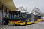 MAN Lions City Hybridbus der Post, auf der Linie 137, verlässt am 09.02.2026 den Bahnhofplatz in Frick.