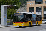 Mercedes Citaro der Post, auf der Linie 104, fährt am 30.06.2025 zur Haltestelle beim Bahnhof Interlaken West.