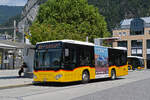 Mercedes Citaro der Post, auf der Linie 104, wartet am 30.06.2025 beim Bahnhof Interlaken West.