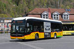 Mercedes eCitaro der Post, auf der Linie 103, verlässt am 15.04.2026 die Haltestelle beim Bahnhof Interlaken Ost.