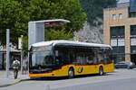 Mercedes eCitaro der Post, auf der Linie 105, wartet am 30.06.2025 an der Haltestelle beim Bahnhof Interlaken West.