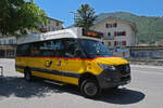 Mercedes Sprinter der Post wartet am 23.05.2026 als Dienstfahrt beim Bahnhof Wilderswil.