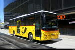 Postauto - Iveco Crossway  VS 244 unterwegs vor dem SBB/MGB Bahnhof in Visp am  24.05.2026