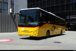 Postauto - Iveco Crossway  VS 34202 unterwegs vor dem SBB/MGB Bahnhof in Visp am  24.05.2026