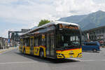 Solaris Elektrobus der Post, auf der Linie 103, verl�sst am 29.06.2026 die Haltestelle beim Bahnhof Interlaken Ost.