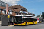 Mercedes eCitaro der Post, auf der Linie 60, wartet am 22.06.2026 an der Haltestelle beim Bahnhof Interlaken Ost.