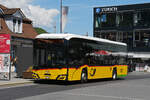 Solaris Elektrobus der Post, auf der Linie 102, wartet am 22.05.2026 an der Haltestelle beim Bahnhof Interlaken Ost.