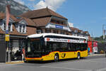 Mercedes eCitaro der Post, wartet am 22.05.2026 als Dienstfahrt an der Haltestelle beim Bahnhof Interlaken Ost.