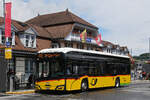 Solaris Elektrobus der Post, auf der Linie 102, wartet am 01.07.2026 an der Haltestelle beim Bahnhof Interlaken Ost.